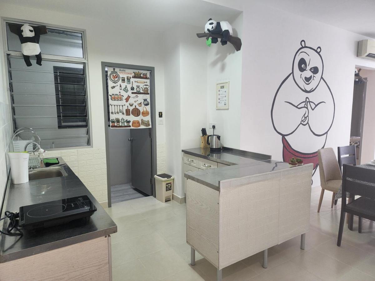 Апартаменты Netflix Panda House 3B2R Rimbayu Kota Kemuning With Atari Games Teluk Panglima Garang Экстерьер фото